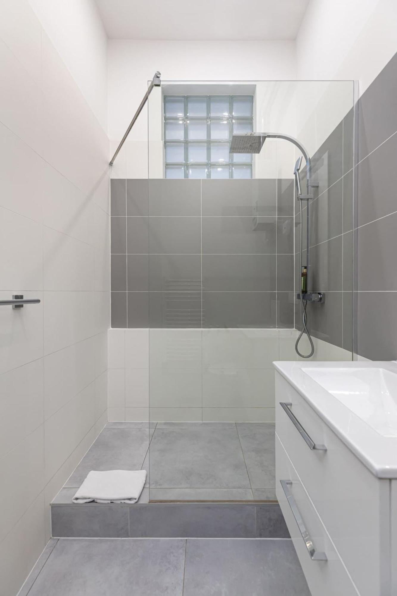 Stylish Apartment Swietojanska By Noclegi Renters Varsovie Extérieur photo